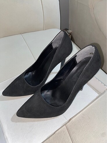 siyah stiletto topuklu ayakkabı