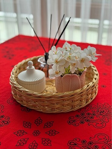 El yapımı düzenleyici rattan sepet