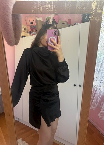 Siyah mini saten elbise