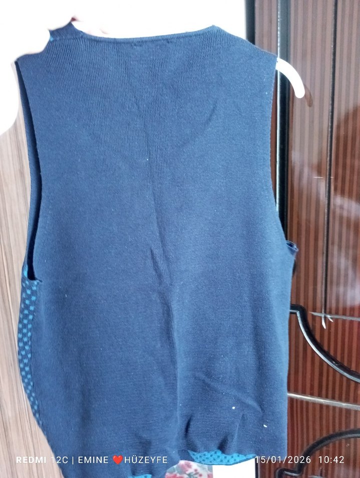 Düğmeli V Yaka Erkek Triko Yelek - Görsel 2