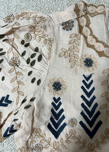 Zara Nakışlı Dantel Detaylı Kısa Bohem Bluz