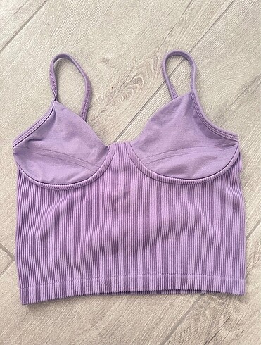 lila crop top