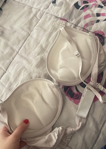 Beyaz Sütyen - Görsel 2