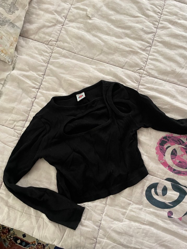 Uzun Kollu Siyah Keten Bluz - Görsel 3