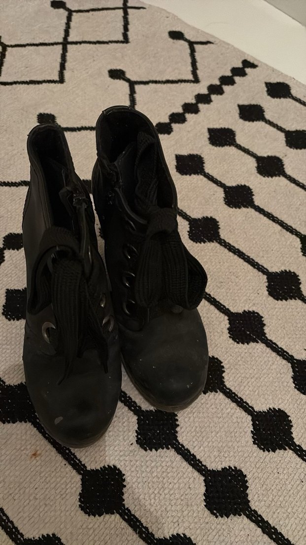 Siyah Dolgu Topuklu Bağcıklı Kadın Bot - Görsel 3