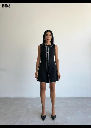 Siyah Kolye Yaka Midi Elbise