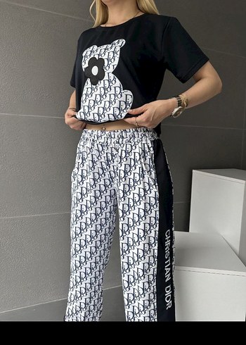Siyah Baskılı Kadın Mini Tişört ve Eşofman Altı