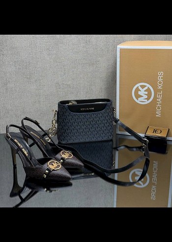 Michael Kors Siyah Deri Tokalı Kadın Çanta