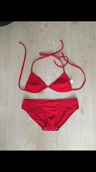 Kırmızı bikini