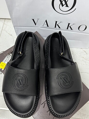 38 Beden Sıfır vakko sandalet