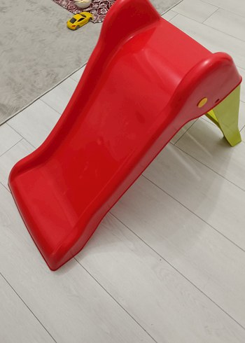 Renkli Kırmızı Çocuk Kaydırağı