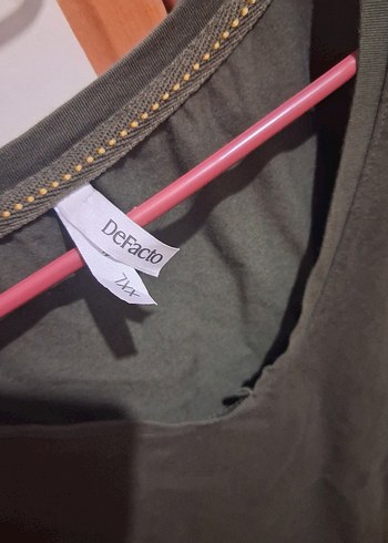 Kadın Haki V Yaka Kısa Kollu Tişört - Görsel 3