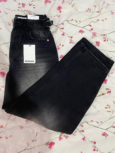 BERSHKA JEAN