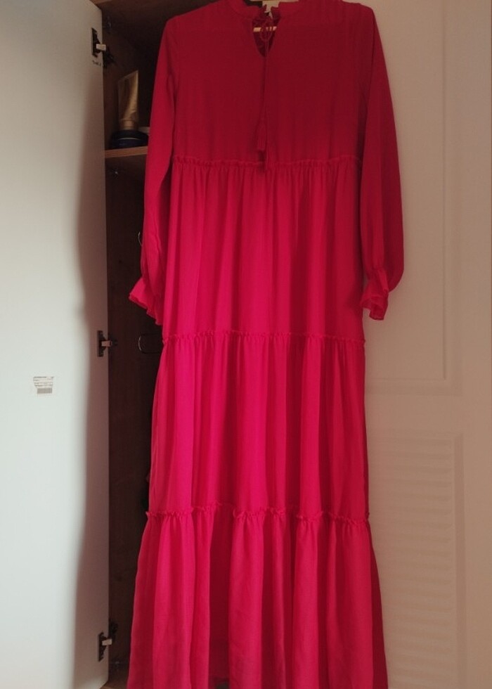 Kırmızı elbise - Görsel 2