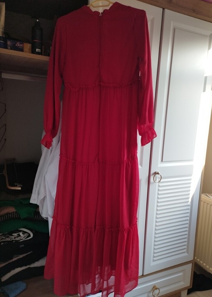 Kırmızı elbise - Görsel 3