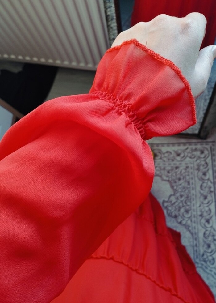 Kırmızı elbise - Görsel 5