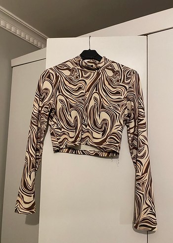 Düğmeli Kahverengi Zebra Desenli Boğazlı Bluz - Görsel 2