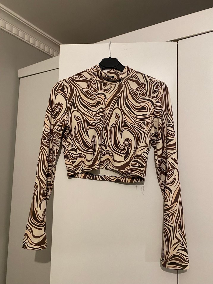 Düğmeli Kahverengi Zebra Desenli Boğazlı Bluz - Görsel 2