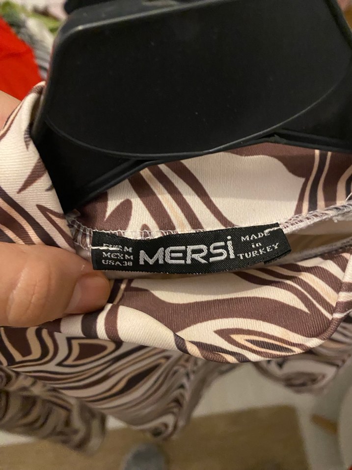 Düğmeli Kahverengi Zebra Desenli Boğazlı Bluz - Görsel 3