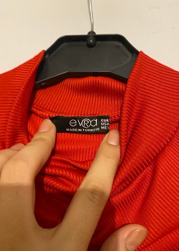 Piliseli Kırmızı Yüksek Yakalı Kadın Bluz - Görsel 3