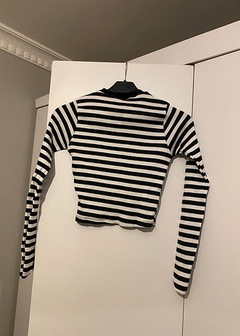 Siyah Beyaz Çizgili Uzun Kollu Crop Top - Görsel 2