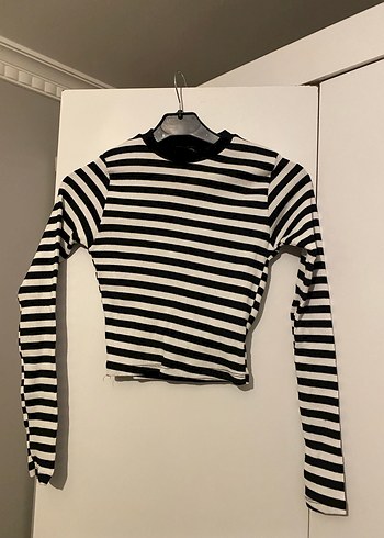 Siyah Beyaz Çizgili Uzun Kollu Crop Top - Görsel 3
