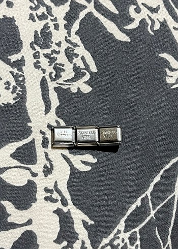 Gül, s harfi ve yıldız desenli charm - Görsel 3