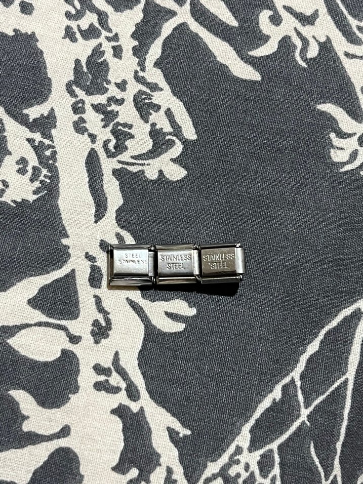 Gül, s harfi ve yıldız desenli charm - Görsel 3