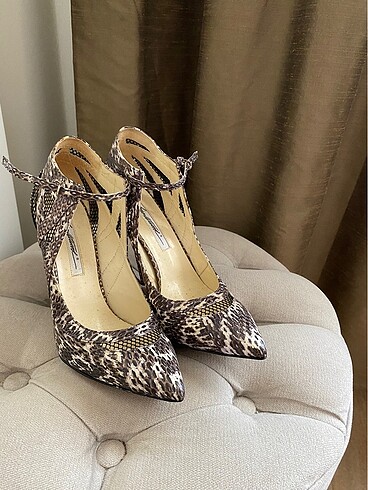 39 Beden Brian Atwood