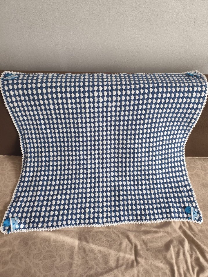 Nakışlı Mavi Örgü Çocuk Battaniyesi - Görsel 3