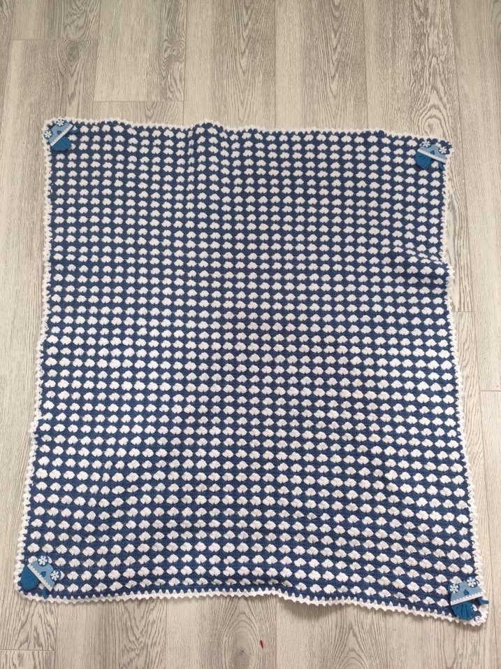 Nakışlı Mavi Örgü Çocuk Battaniyesi - Görsel 4