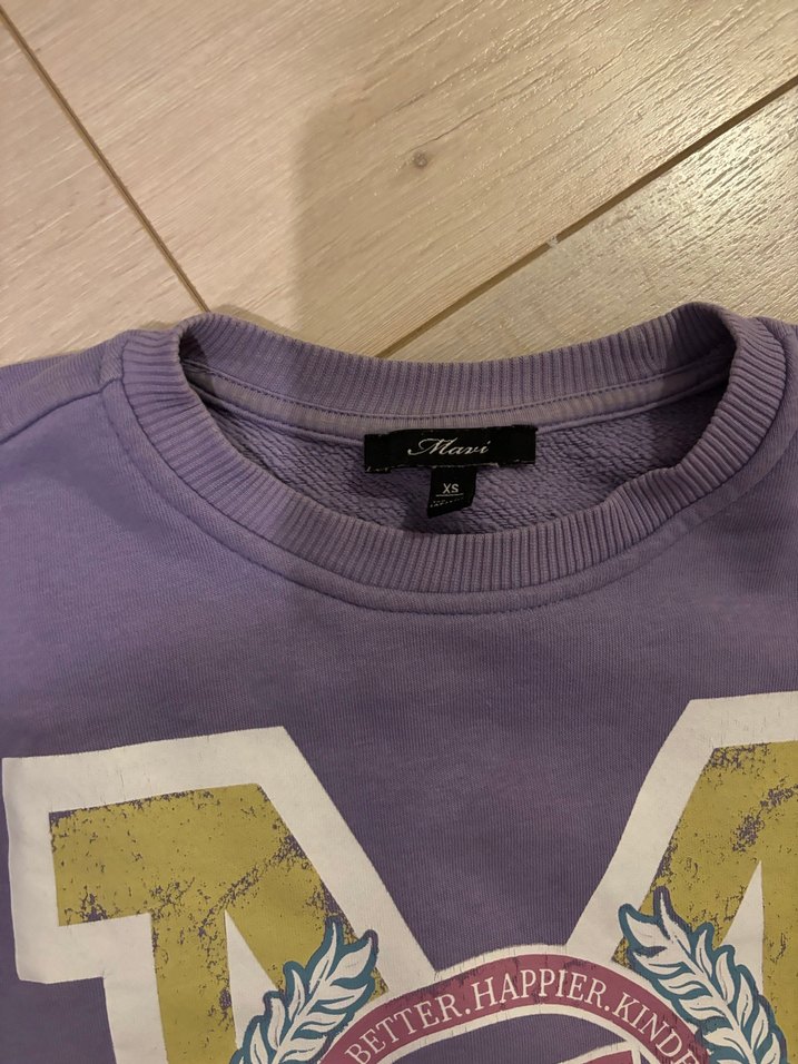 Mor Baskılı Zincir Detaylı Kadın Sweatshirt - Görsel 2