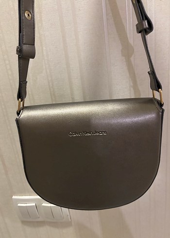 Calvin Klein Gri Deri Kadın Çapraz Çanta - Görsel 2