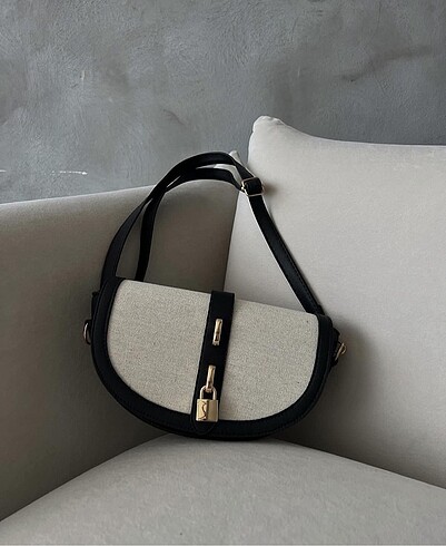 Zara Kilitli askılı çanta