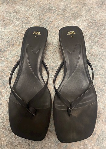 Zara Siyah Minimal Terlik