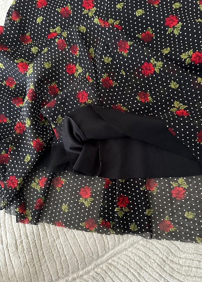 Boyundan bağlamalı sırtı açık elbise - Görsel 3