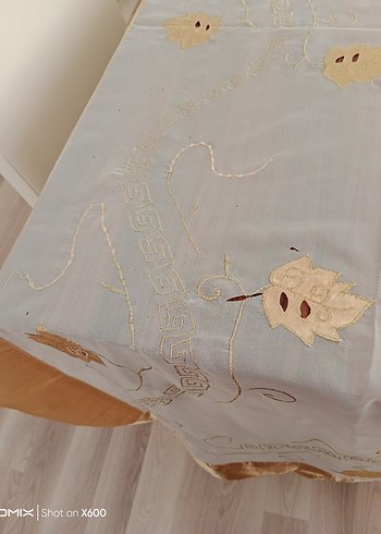 Nakışlı Masa Örtüsü - Görsel 3