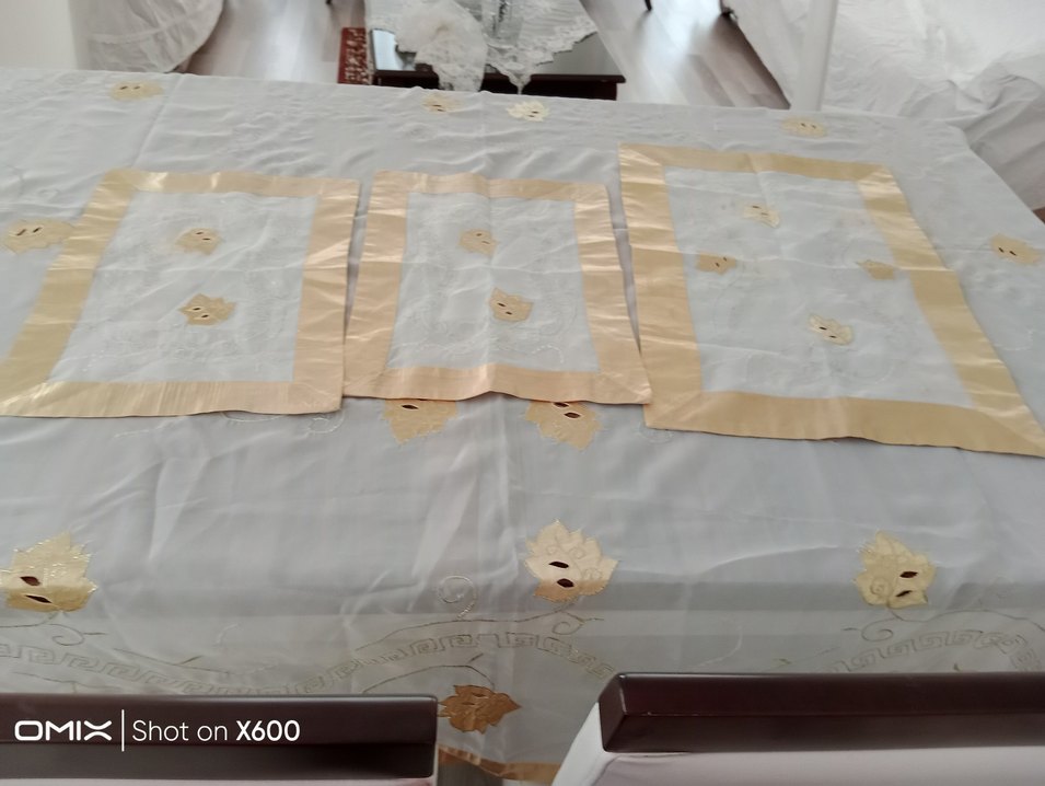 Nakışlı Masa Örtüsü - Görsel 2