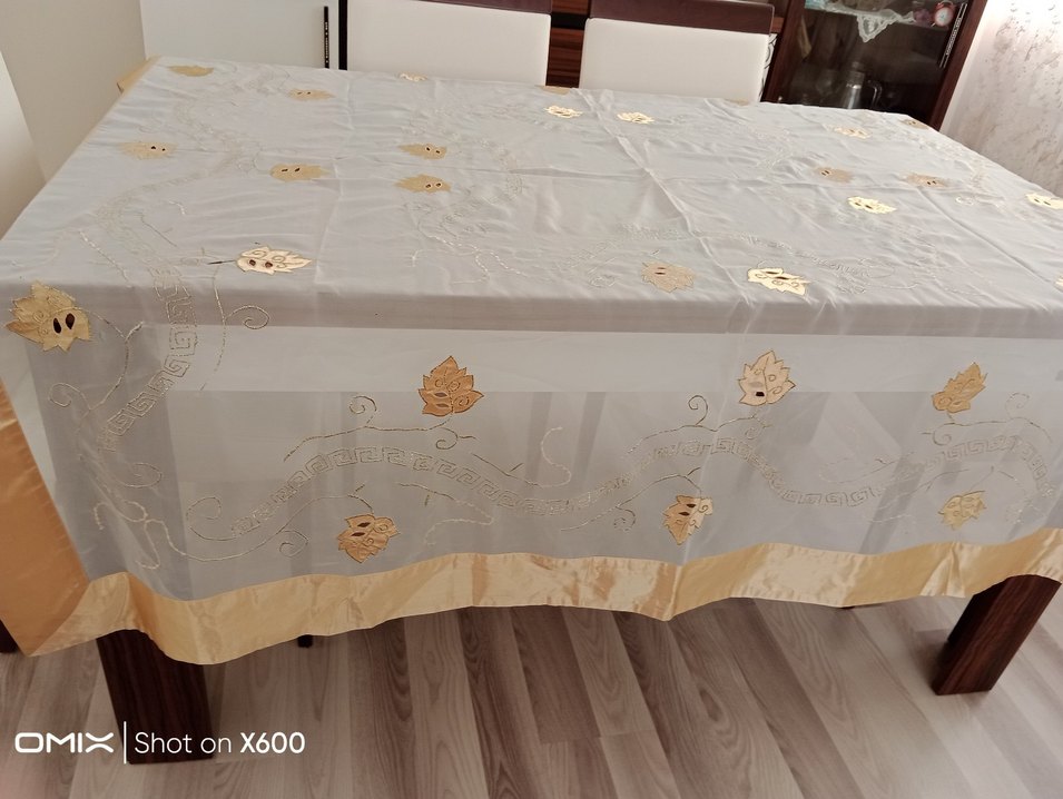 Nakışlı Masa Örtüsü - Görsel 4