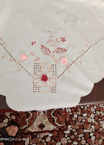 İşlemeli krem Masa Örtüsü - Görsel 2