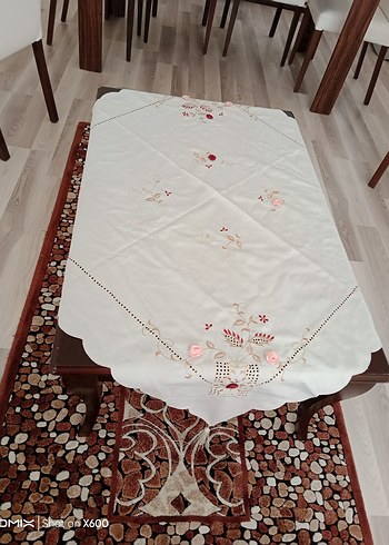 İşlemeli krem Masa Örtüsü - Görsel 3