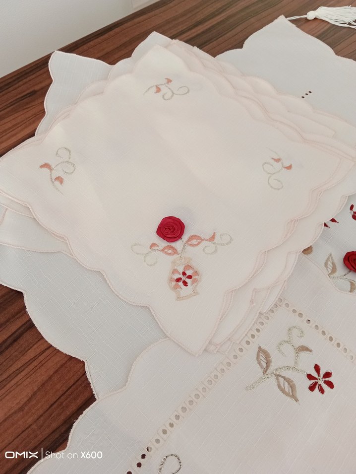 İşlemeli krem Masa Örtüsü - Görsel 5