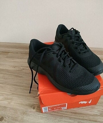 38 Beden siyah Renk Nike Revolution 4 GS Unisex Ayakkabı