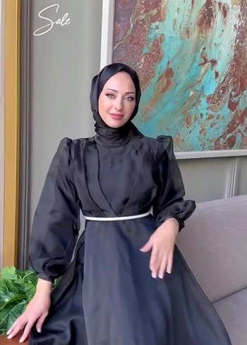 Diğer Siyah Uzun Kollu Dökümlü Siyah Elbise