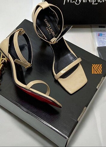 Yves Saint Laurent Kod:22 Size:3637-38-39-40-41 