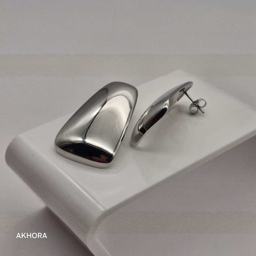 Parlak Gümüş Renk Minimalist Küpe - Görsel 3