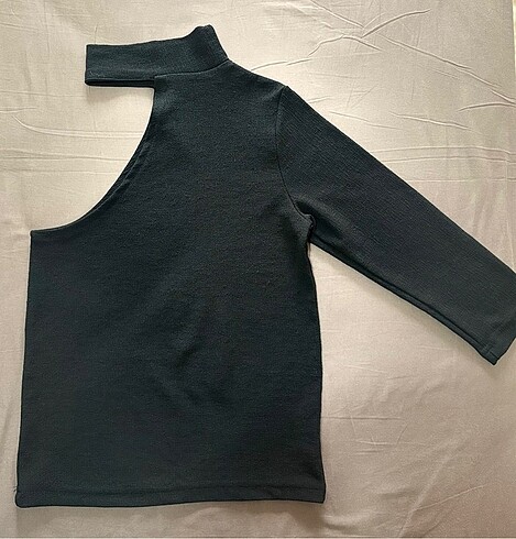 Tek kol detaylı bluz