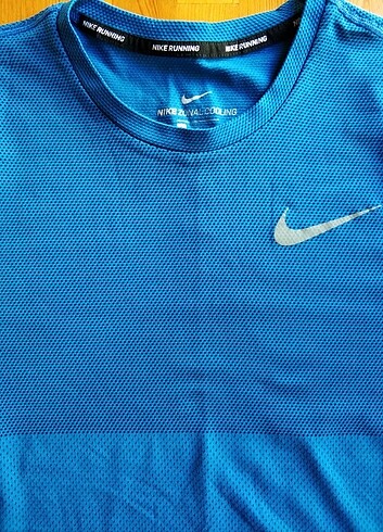 Nike Koşu Tişörtü 