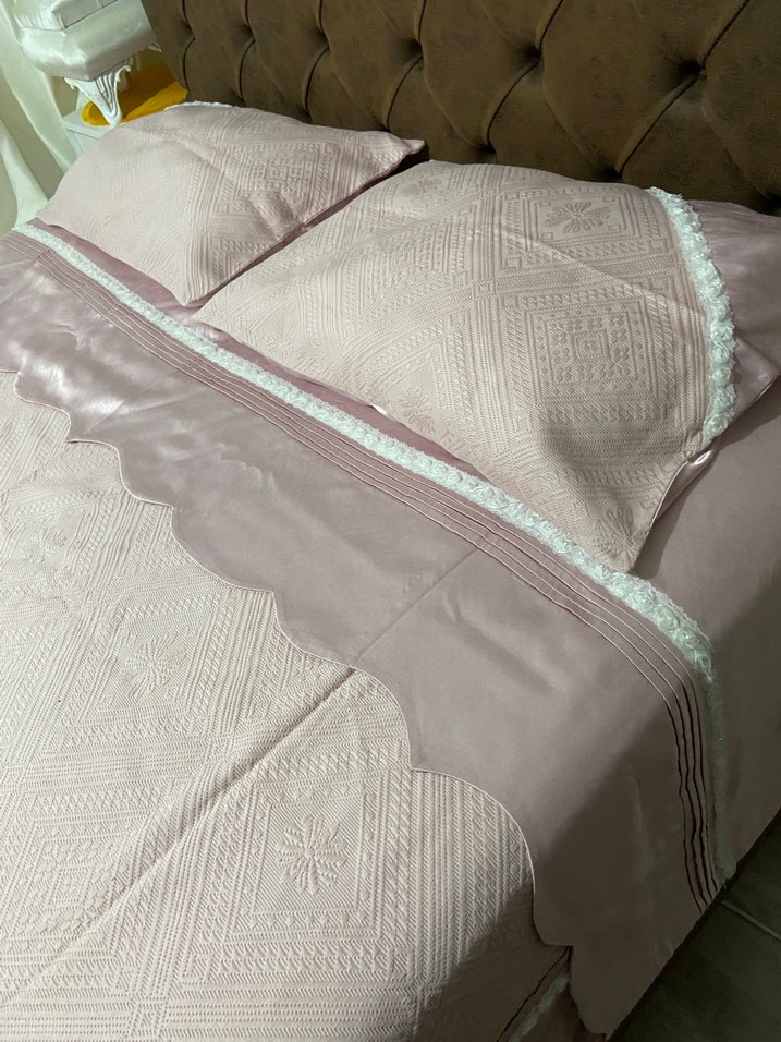 Nakışlı pudra pembe Yatak Örtüsü - Görsel 2