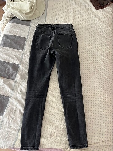 28 Beden siyah jean